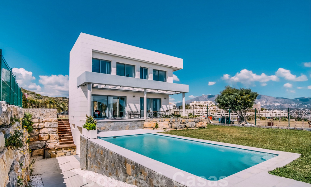 Nueva promoción de modernas villas de lujo en venta, en primera línea de golf con vistas al mar en Mijas, Costa del Sol 62469