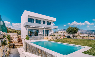 Nueva promoción de modernas villas de lujo en venta, en primera línea de golf con vistas al mar en Mijas, Costa del Sol 62469 
