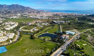 Nueva promoción de modernas villas de lujo en venta, en primera línea de golf con vistas al mar en Mijas, Costa del Sol 62483 