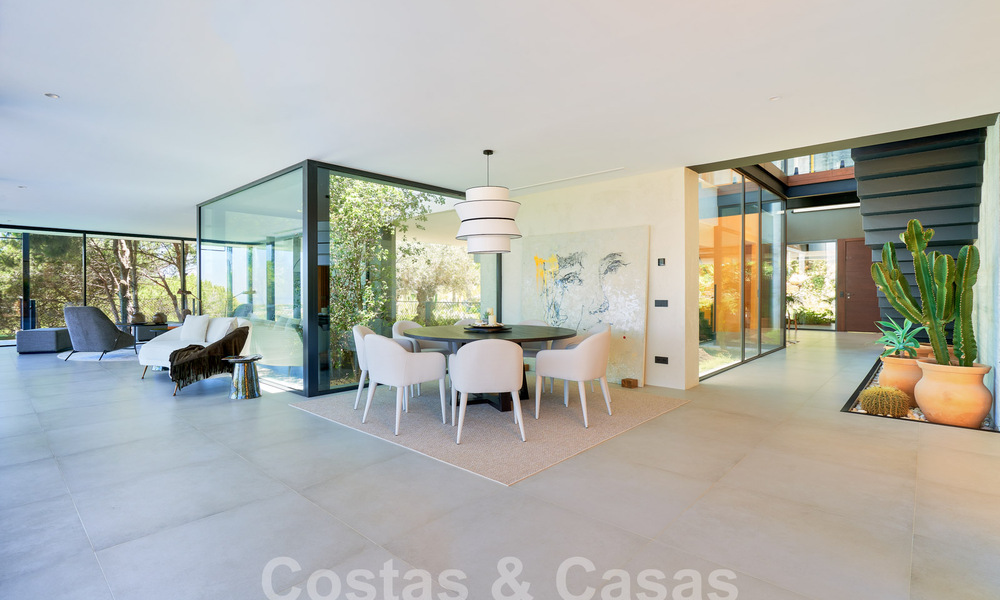 Villa de diseño con arquitectura vanguardista en venta situada en una zona verde de Sotogrande, Costa del Sol 62852