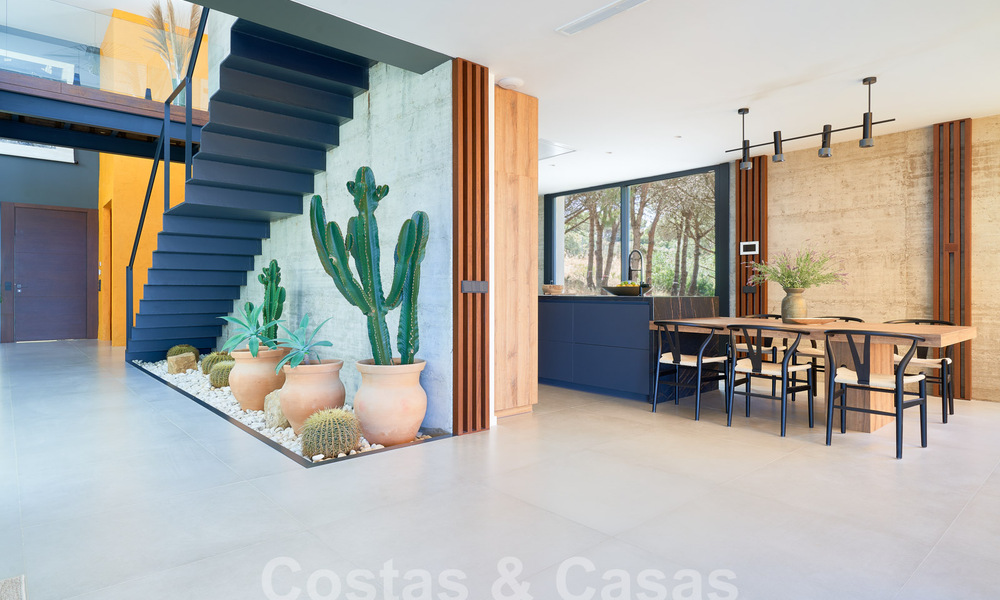 Villa de diseño con arquitectura vanguardista en venta situada en una zona verde de Sotogrande, Costa del Sol 62858