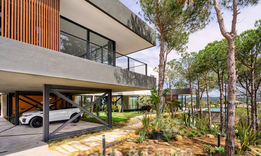 Villa de diseño con arquitectura vanguardista en venta situada en una zona verde de Sotogrande, Costa del Sol 62863