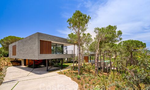 Villa de diseño con arquitectura vanguardista en venta situada en una zona verde de Sotogrande, Costa del Sol 62866