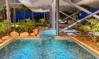 Villa de diseño con arquitectura vanguardista en venta situada en una zona verde de Sotogrande, Costa del Sol 62874 