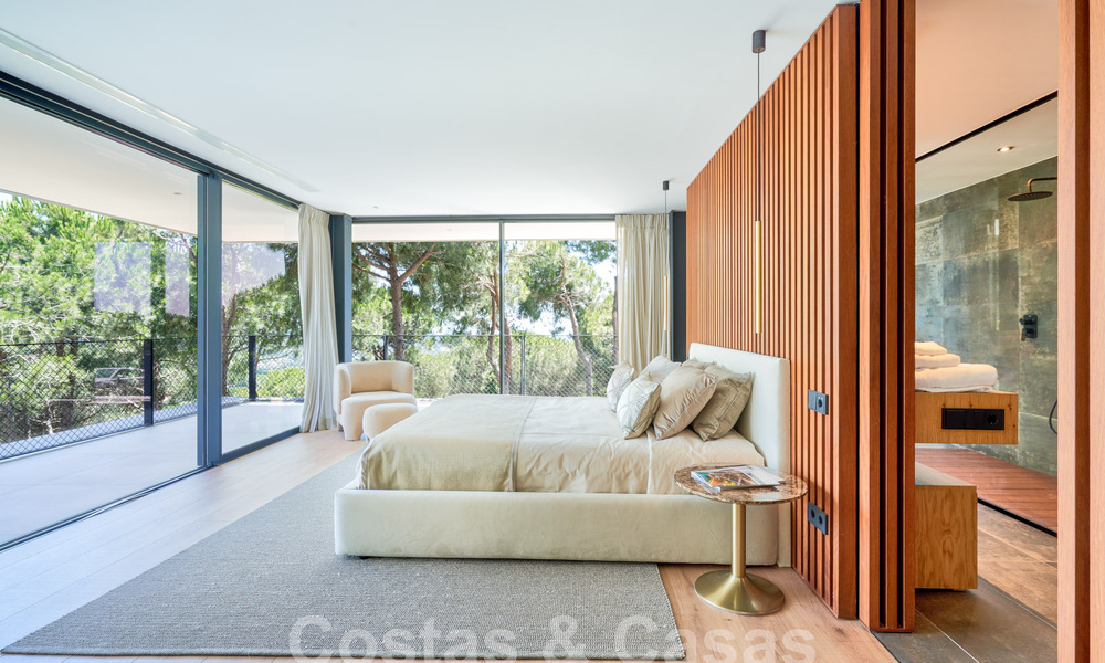 Villa de diseño con arquitectura vanguardista en venta situada en una zona verde de Sotogrande, Costa del Sol 62880