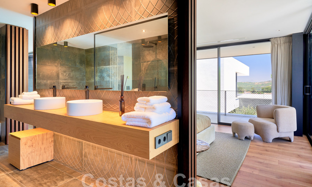 Villa de diseño con arquitectura vanguardista en venta situada en una zona verde de Sotogrande, Costa del Sol 62882