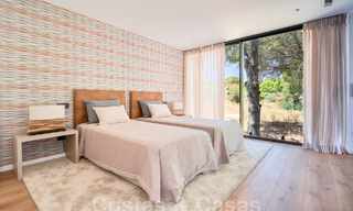 Villa de diseño con arquitectura vanguardista en venta situada en una zona verde de Sotogrande, Costa del Sol 62885 
