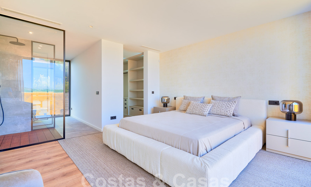 Villa de diseño con arquitectura vanguardista en venta situada en una zona verde de Sotogrande, Costa del Sol 62889