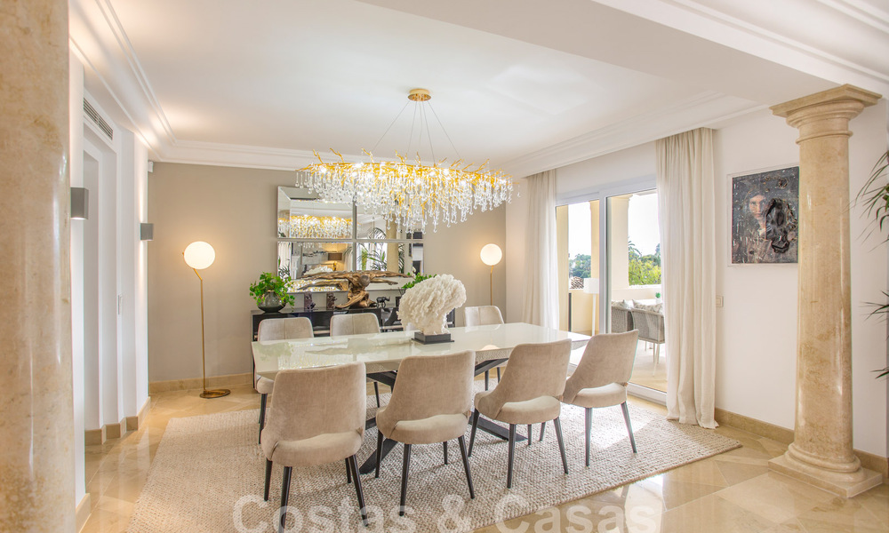 Amplio y lujoso ático de 4 dormitorios en venta en complejo en primera línea de golf en Nueva Andalucía, Marbella 63062