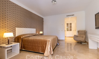 Amplio apartamento de lujo, situado en una exclusiva comunidad cerrada en el campo de golf en venta en Nueva Andalucia, Marbella 63196 