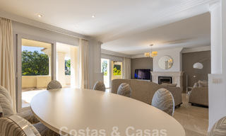 Amplio apartamento de lujo, situado en una exclusiva comunidad cerrada en el campo de golf en venta en Nueva Andalucia, Marbella 63226 