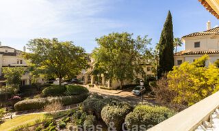 Amplio apartamento de lujo, situado en una exclusiva comunidad cerrada en el campo de golf en venta en Nueva Andalucia, Marbella 63239 