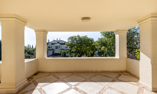 Amplio apartamento de lujo, situado en una exclusiva comunidad cerrada en el campo de golf en venta en Nueva Andalucia, Marbella 63240 