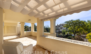 Amplio apartamento de lujo, situado en una exclusiva comunidad cerrada en el campo de golf en venta en Nueva Andalucia, Marbella 63243 