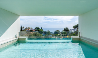 Lista para entrar a vivir, villa de lujo moderna en venta con piscina infinita en una exclusiva comunidad cerrada en Benalmádena, Costa del Sol 64095 