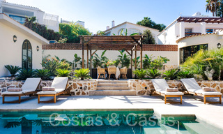 Villa mediterránea de lujo con casa de invitados independiente en venta en Nueva Andalucía, Marbella 64434 
