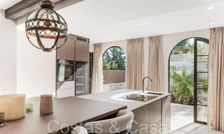 Villa mediterránea de lujo con casa de invitados independiente en venta en Nueva Andalucía, Marbella 64443 