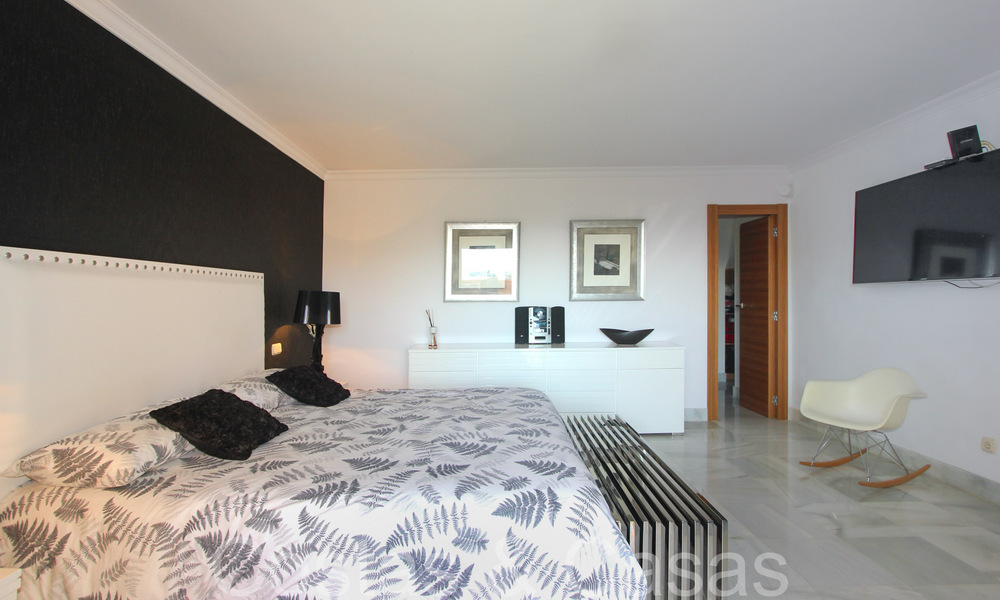Listo para entrar a vivir, ático de 3 dormitorios en venta con magníficas vistas al mar en Benahavis - Marbella 64332