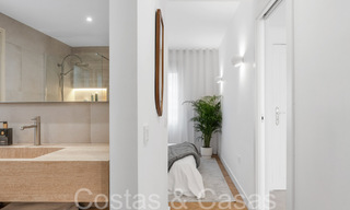 Sofisticado apartamento de lujo con vistas al lago, a la montaña y al mar en venta en Nueva Andalucía, Marbella 64473 