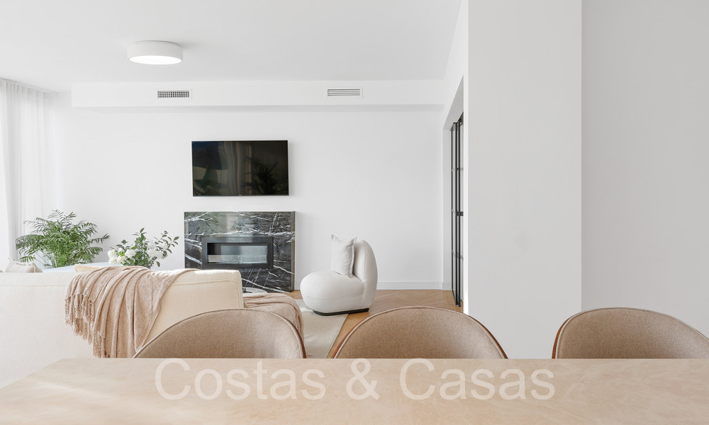 Sofisticado apartamento de lujo con vistas al lago, a la montaña y al mar en venta en Nueva Andalucía, Marbella 64476