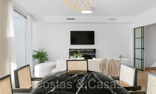 Sofisticado apartamento de lujo con vistas al lago, a la montaña y al mar en venta en Nueva Andalucía, Marbella 64479 