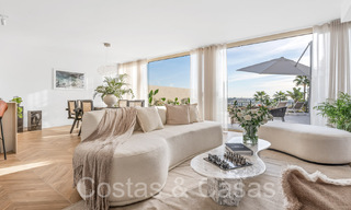Sofisticado apartamento de lujo con vistas al lago, a la montaña y al mar en venta en Nueva Andalucía, Marbella 64483 