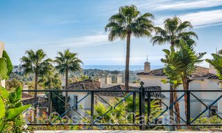 Sofisticado apartamento de lujo con vistas al lago, a la montaña y al mar en venta en Nueva Andalucía, Marbella 64492 