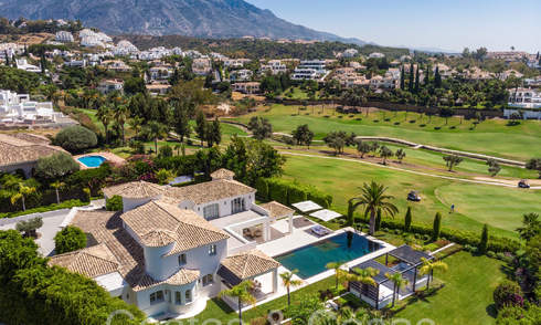 Impresionante villa de lujo con estilo arquitectónico mediterráneo moderno en venta, primera línea de golf en Nueva Andalucía, Marbella 64506