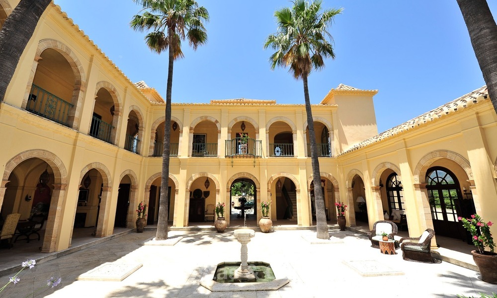 Villa – Propiedad en el interior en venta, entre Marbella y Estepona 899