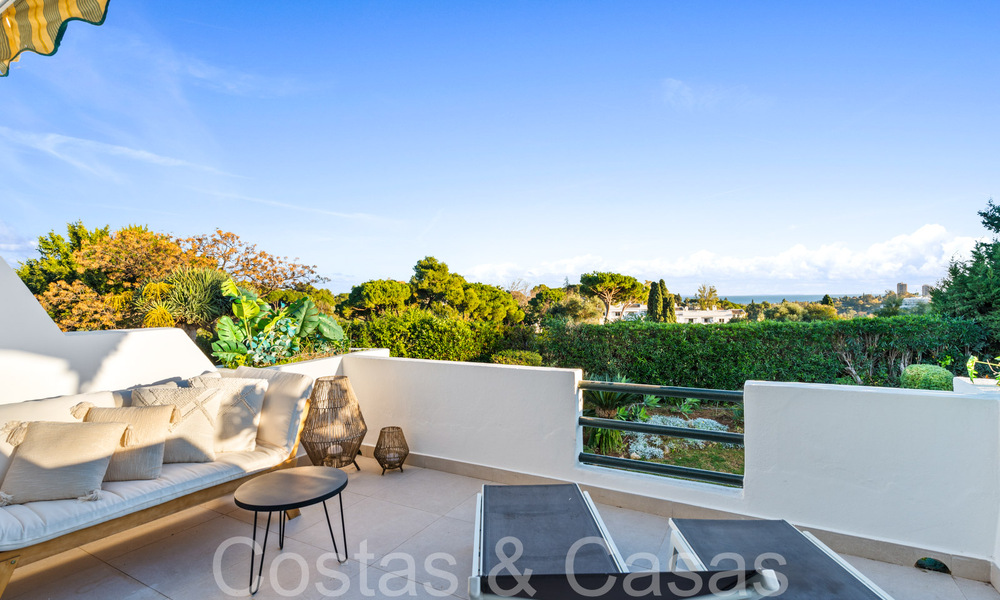Casa adosada recientemente renovada en un complejo cerrado en venta, junto al campo de golf en Nueva Andalucía, Marbella 65209