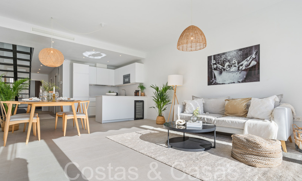 Casa adosada recientemente renovada en un complejo cerrado en venta, junto al campo de golf en Nueva Andalucía, Marbella 65223
