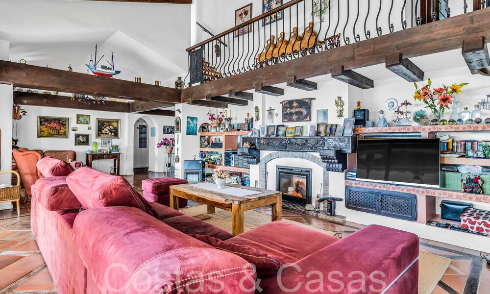 Villa rústica en venta en una amplia parcela en la Nueva Milla de Oro entre Marbella y Estepona 65598