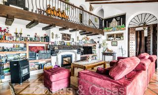 Villa rústica en venta en una amplia parcela en la Nueva Milla de Oro entre Marbella y Estepona 65600 