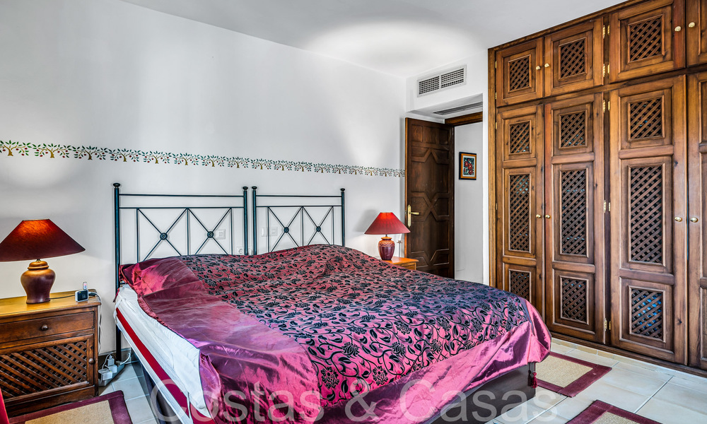 Villa rústica en venta en una amplia parcela en la Nueva Milla de Oro entre Marbella y Estepona 65610