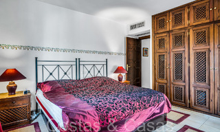 Villa rústica en venta en una amplia parcela en la Nueva Milla de Oro entre Marbella y Estepona 65610 