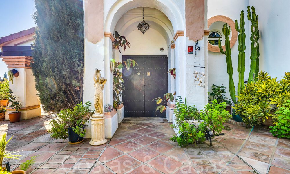 Villa rústica en venta en una amplia parcela en la Nueva Milla de Oro entre Marbella y Estepona 65635