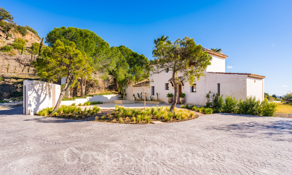 Finca de lujo andaluza con alojamiento de invitados y sublimes vistas al mar en venta en las colinas de Estepona 65130