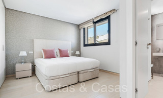 Villa modernista de lujo en venta en una urbanización cerrada en La Quinta, Marbella - Benahavis 65711 