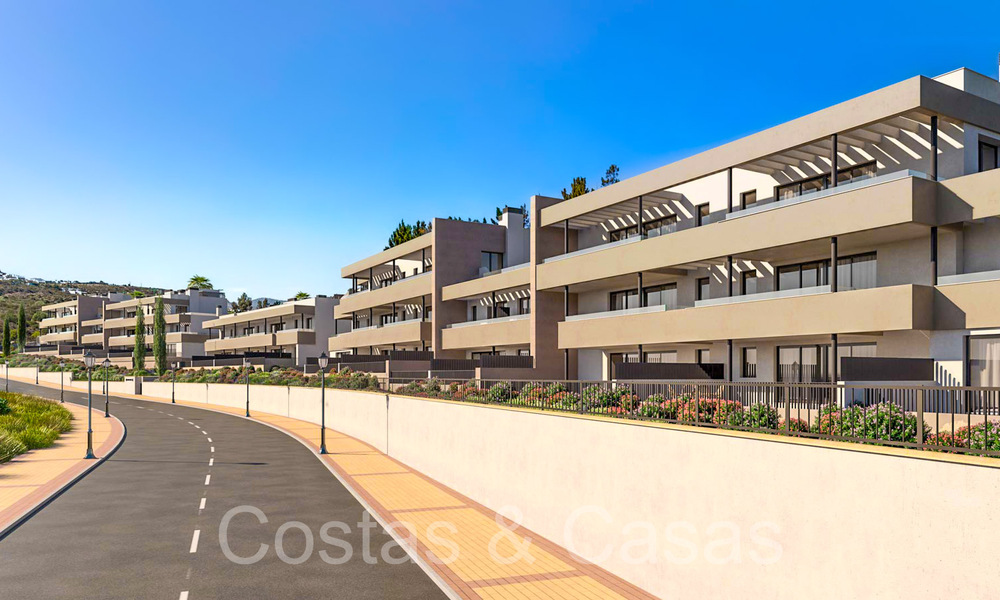 Apartamentos de obra nueva con diseño vanguardista en venta, primera línea de golf en Casares, Costa del Sol 65358