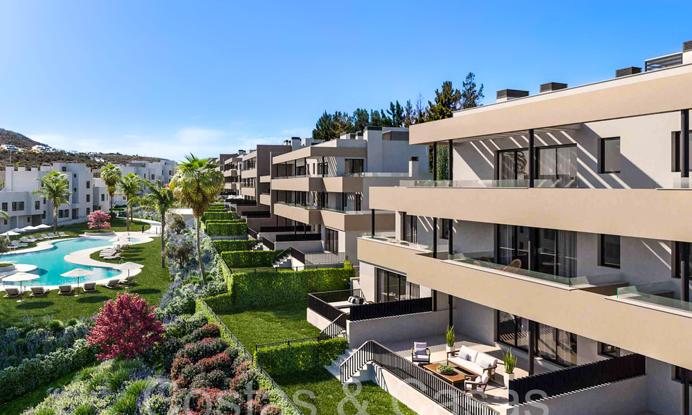 Apartamentos de obra nueva con diseño vanguardista en venta, primera línea de golf en Casares, Costa del Sol 65363
