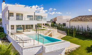 Nueva villa con estilo arquitectónico moderno en venta en el valle del golf de Nueva Andalucía, Marbella 65895 
