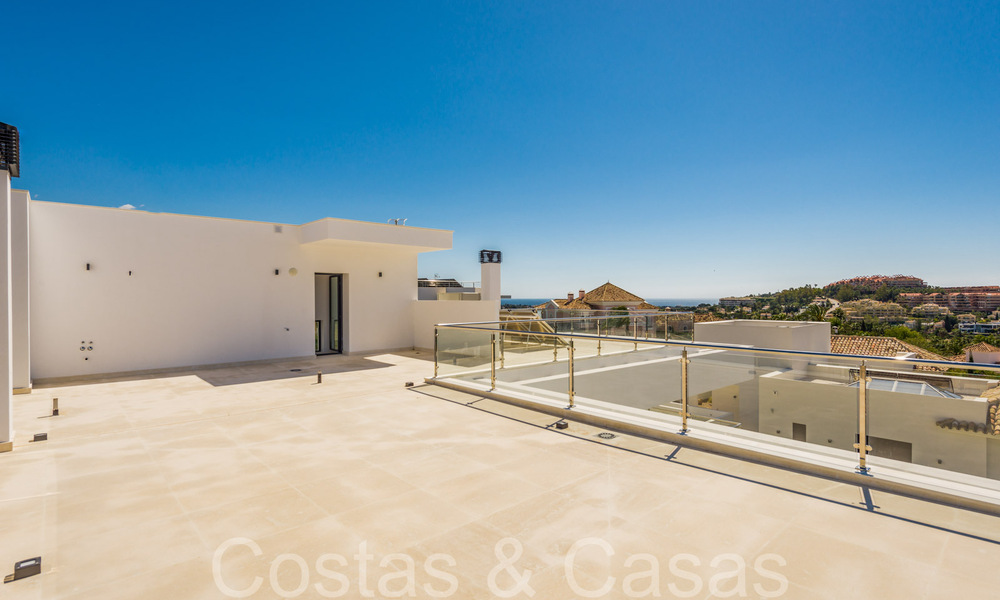 Nueva villa con estilo arquitectónico moderno en venta en el valle del golf de Nueva Andalucía, Marbella 65901