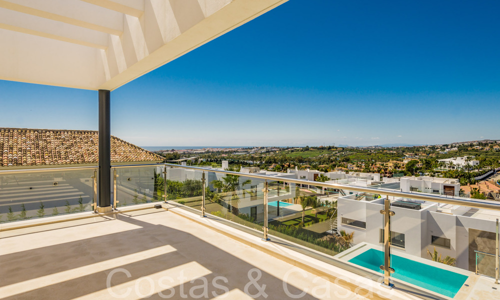 Nueva villa con estilo arquitectónico moderno en venta en el valle del golf de Nueva Andalucía, Marbella 65906
