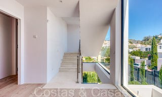 Nueva villa con estilo arquitectónico moderno en venta en el valle del golf de Nueva Andalucía, Marbella 65908 
