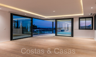 Nueva villa con estilo arquitectónico moderno en venta en el valle del golf de Nueva Andalucía, Marbella 65926 
