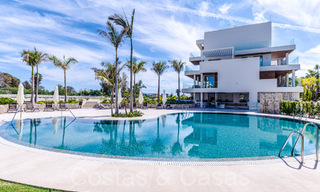 Ático ultra lujoso con piscina privada en venta en el centro de la Milla de Oro de Marbella 66175 
