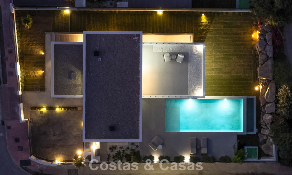 Villa de lujo moderna lista para entrar a vivir en venta junto al campo de golf en la Nueva Milla de Oro, Marbella - Estepona 66396