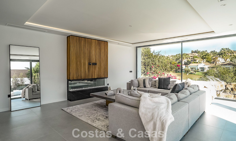 Villa de lujo moderna lista para entrar a vivir en venta junto al campo de golf en la Nueva Milla de Oro, Marbella - Estepona 66401