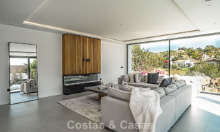 Villa de lujo moderna lista para entrar a vivir en venta junto al campo de golf en la Nueva Milla de Oro, Marbella - Estepona 66401 