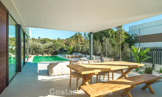 Villa de lujo moderna lista para entrar a vivir en venta junto al campo de golf en la Nueva Milla de Oro, Marbella - Estepona 66405 